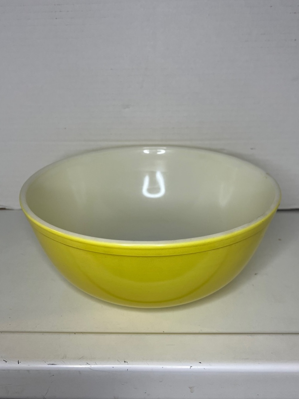 Vintage Pyrex 404 Yellow Primary Mixing Bowl 4qt. USA 10.25” Ovenware MCM #19